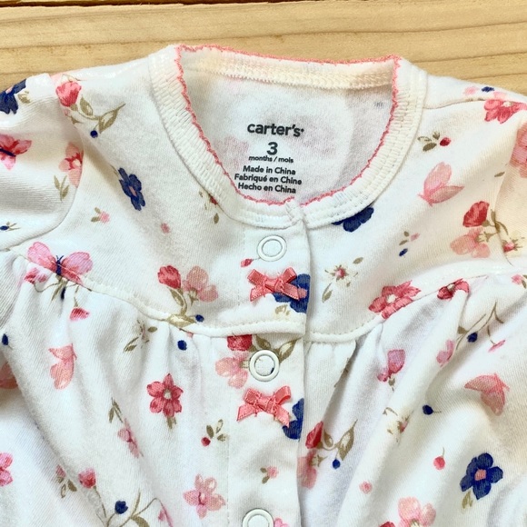 🌻$3 BUNDLE DEAL🌻- Carter's Floral Sleep and Play - Picture 2 of 2